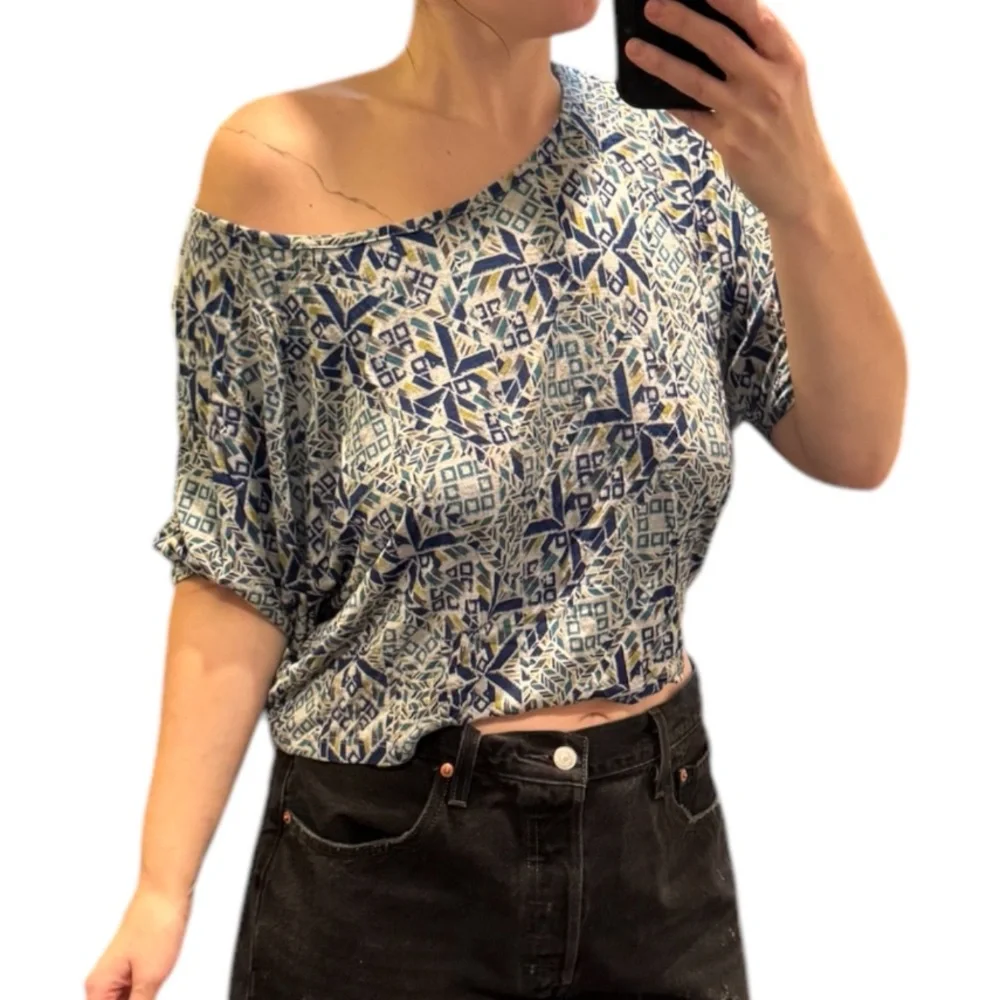 Patterned Open Back Top - Picture 11 of 12